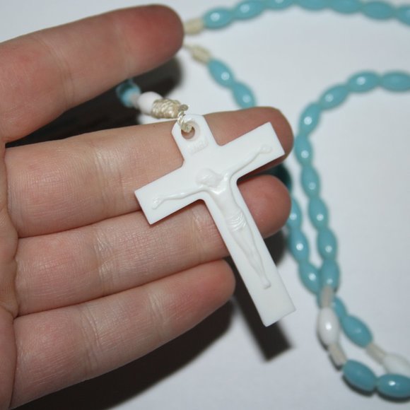 💙🕊️ Vintage Blue + White Rosary Necklace · 21" + 5" Drop 🕊️💙 - Picture 4 of 4